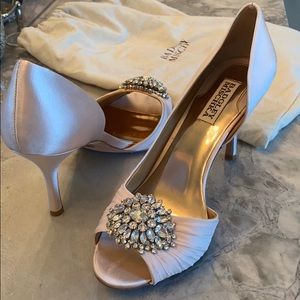 Badgley Mischka light pink satin heels